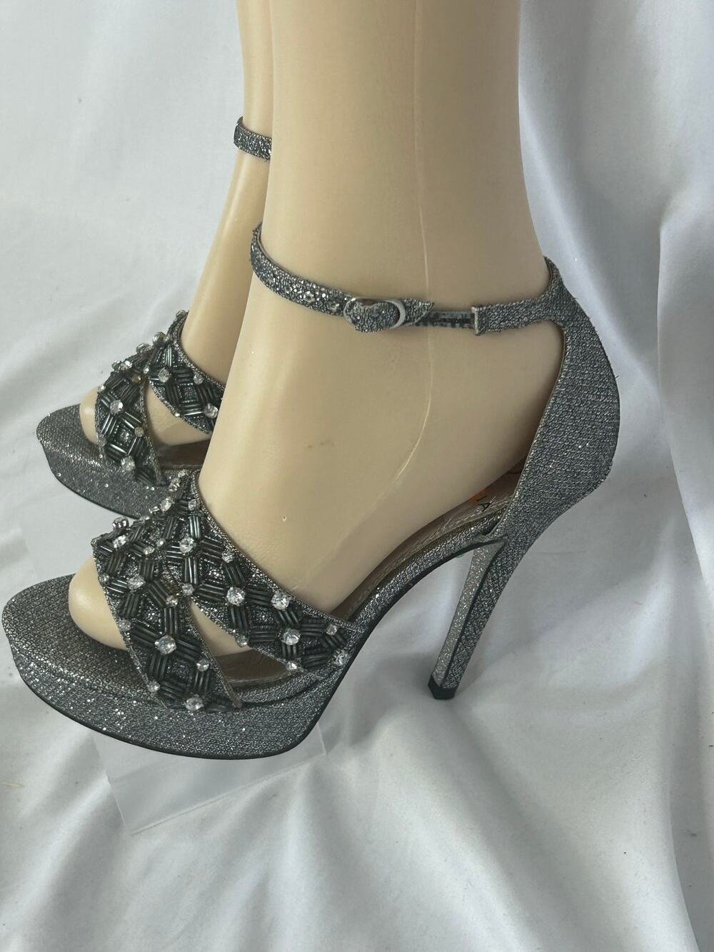 Adrianna Papell Silver Beaded Rhinestone Heels Ankle Strap 6.5
Prom glam